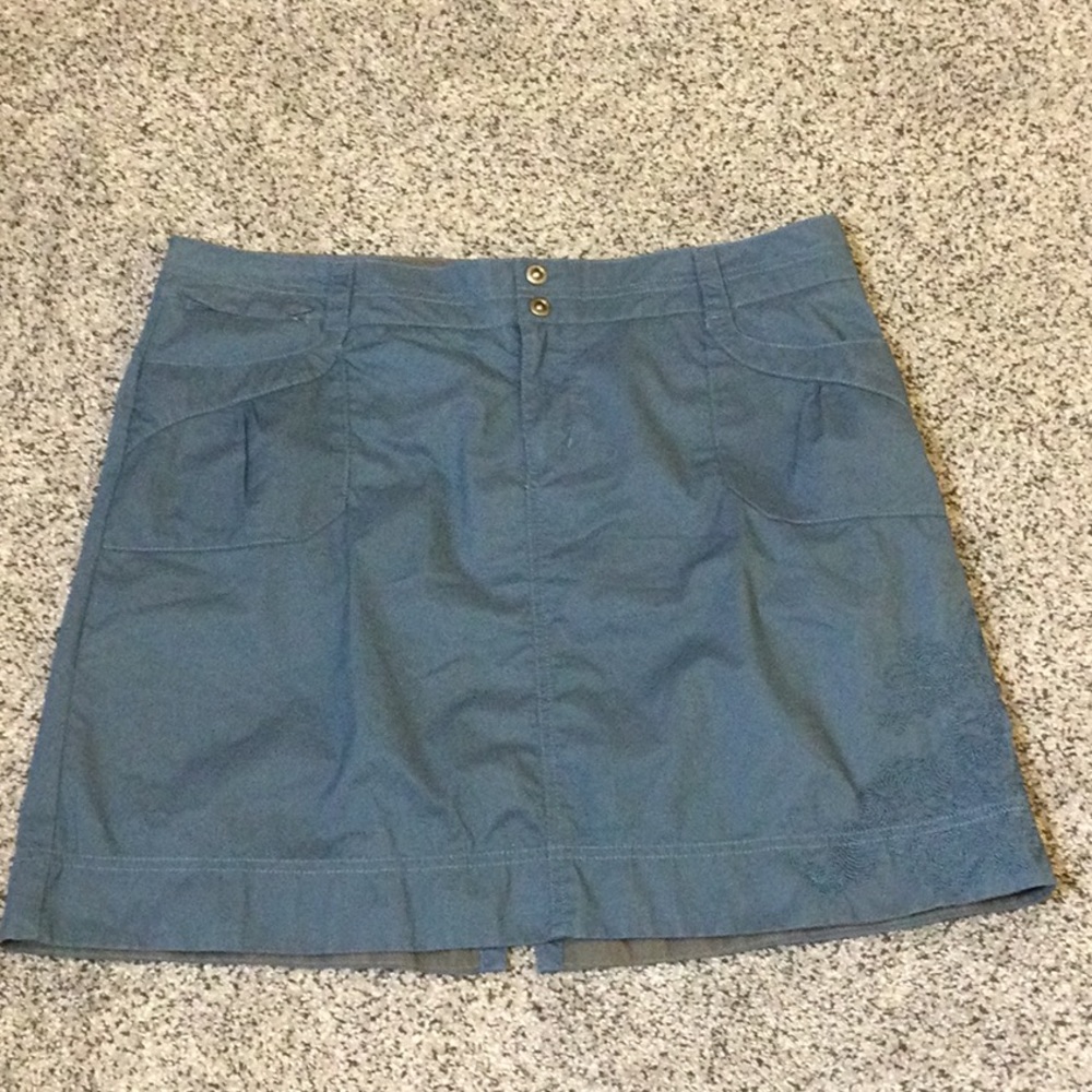 REI Cargo active 5 pocket teal green skirt